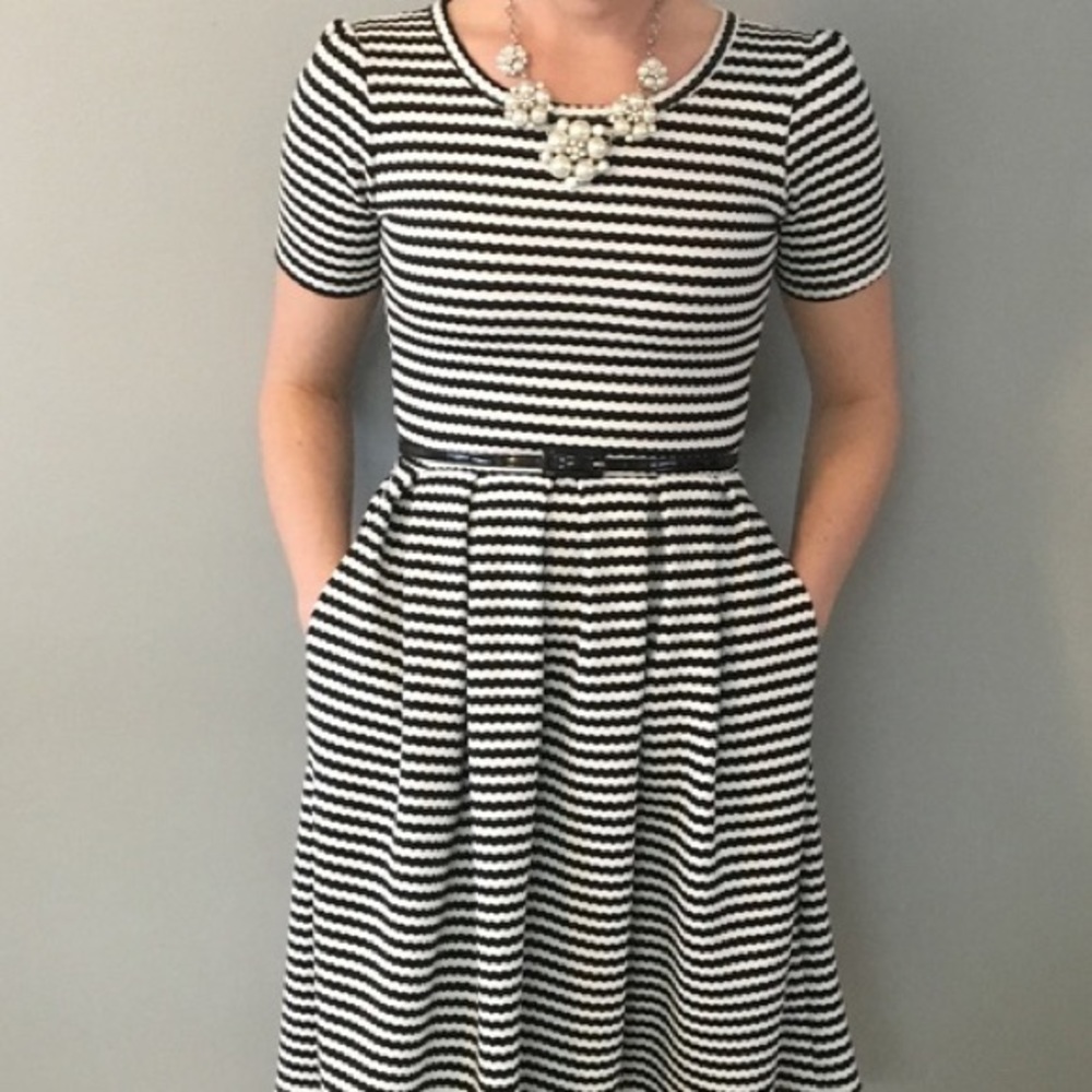 NWT LuLaRoe Small black & white B&W striped Amelia